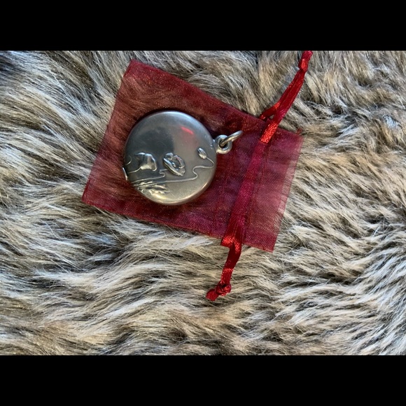 Locket - Picture 2 of 7